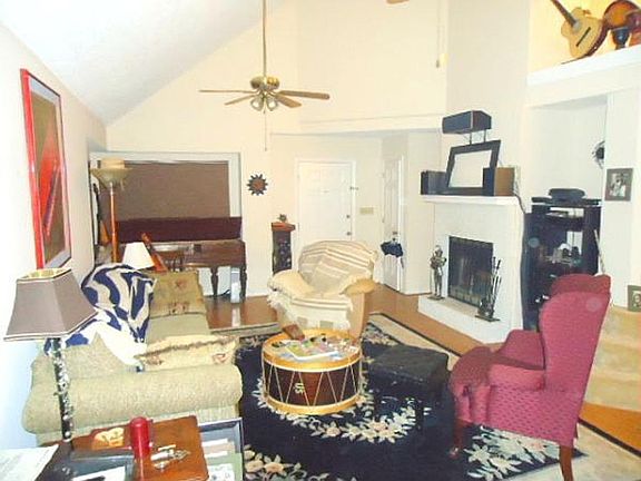 4th image of 125 Greenwood Ln