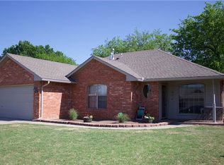 1120 NE 8th St, Moore, OK 73160