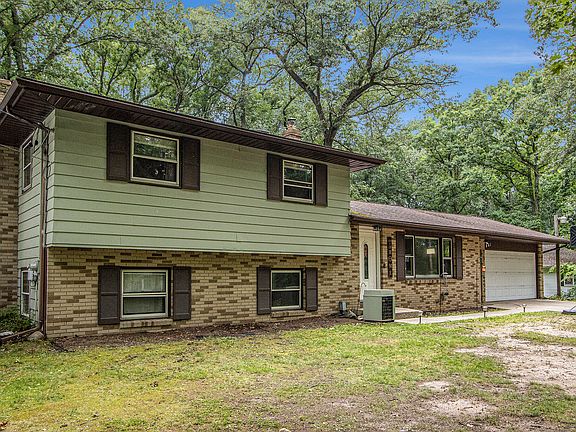 3rd image of 861 Sylvan Dr