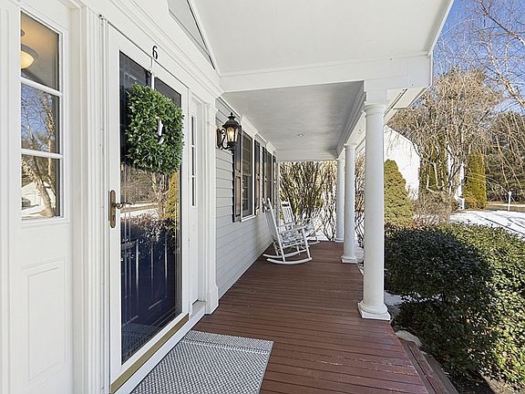 4th image of 6 Sweetwood Cir