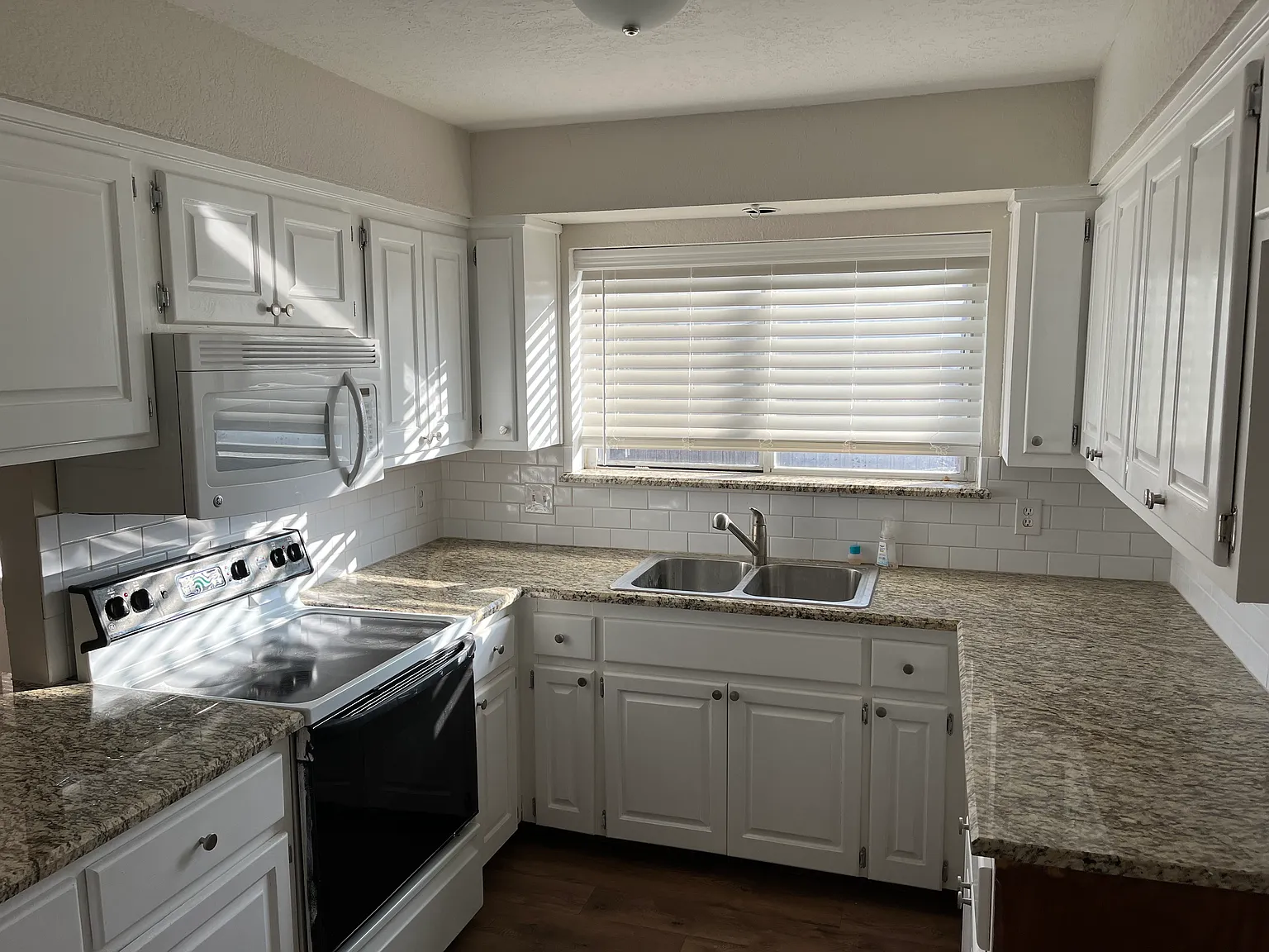 2709 Bishops Dr — Photo 3