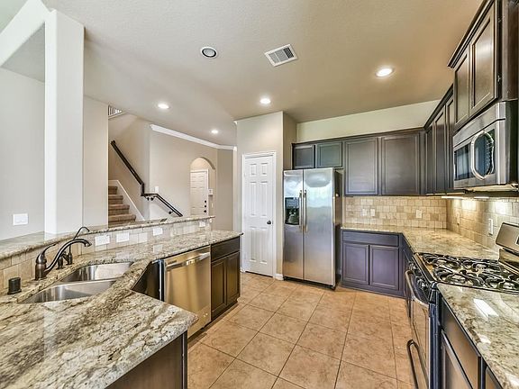 5th image of 17310 Aldenwilds Ln