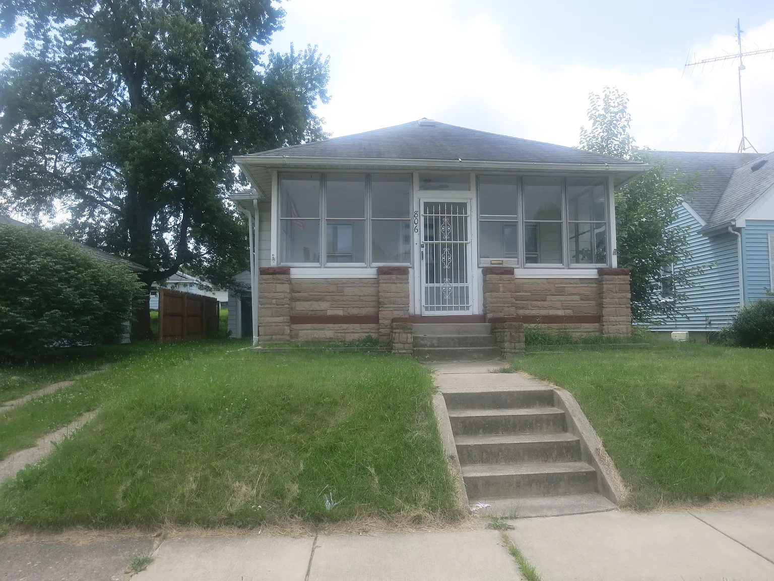 806 Altgeld St photo 1