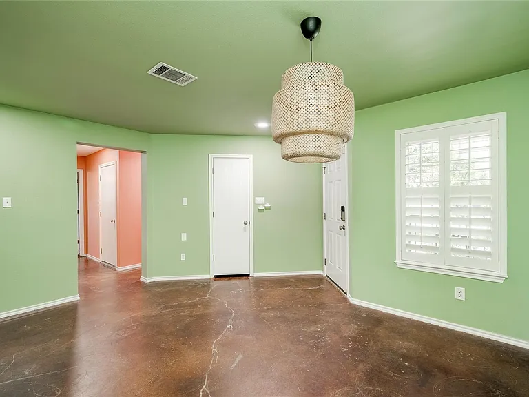 18325 Maxa Dr — Photo 9