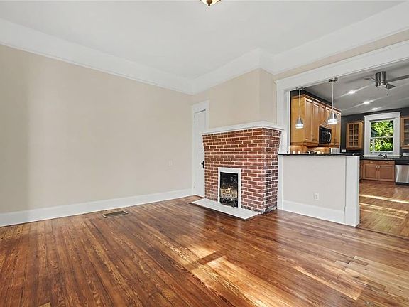 3rd image of 954 United Ave SE