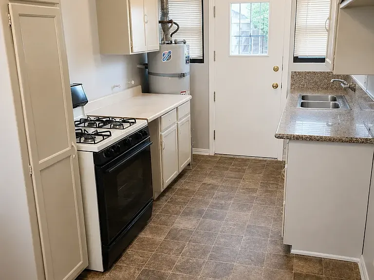 8927 Reading Ave — Photo 3