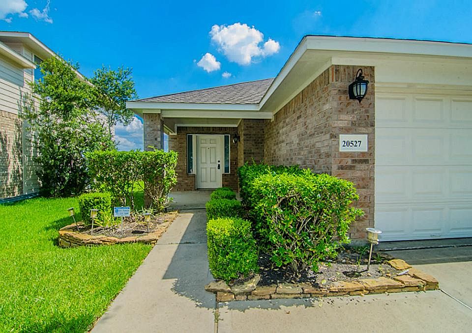 1st image of 20527 Avery Grove Ct