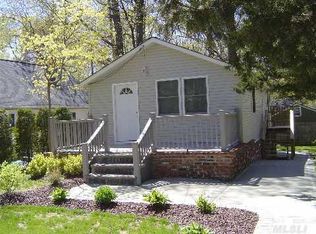 74 Palm Rd, Rocky Point, NY 11778