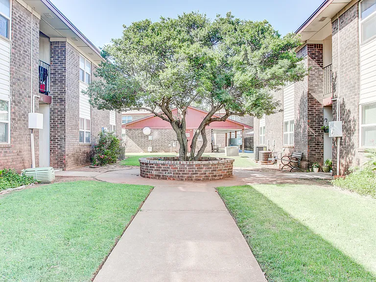 Casady — Photo 2