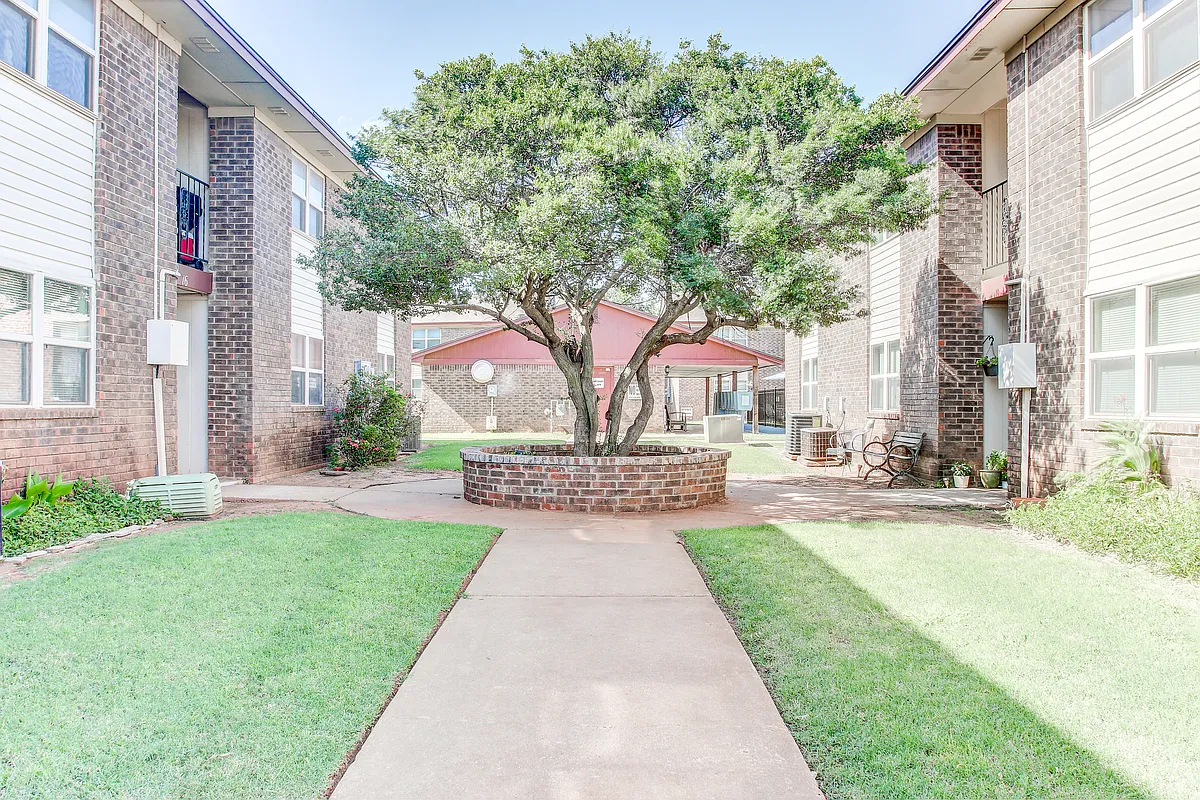 Building Photo - Casady
