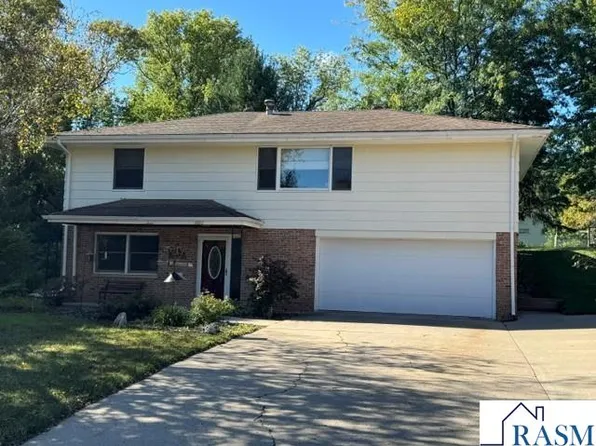 1022 Allison Ln, Saint Peter, MN 56082