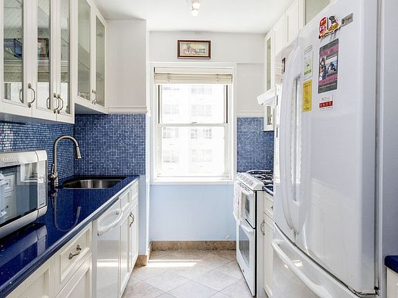 2nd image of 100 W 57th St #11E