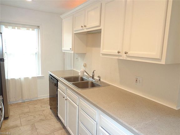 4th image of 20429 Westwood Dr