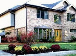883 W Grant Dr, Des Plaines, IL