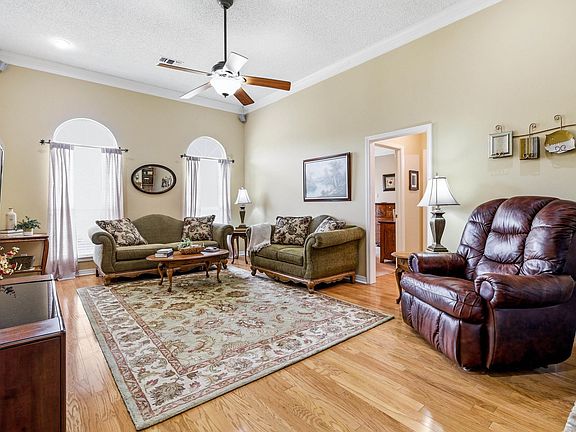 2nd image of 111 Winterpark Dr