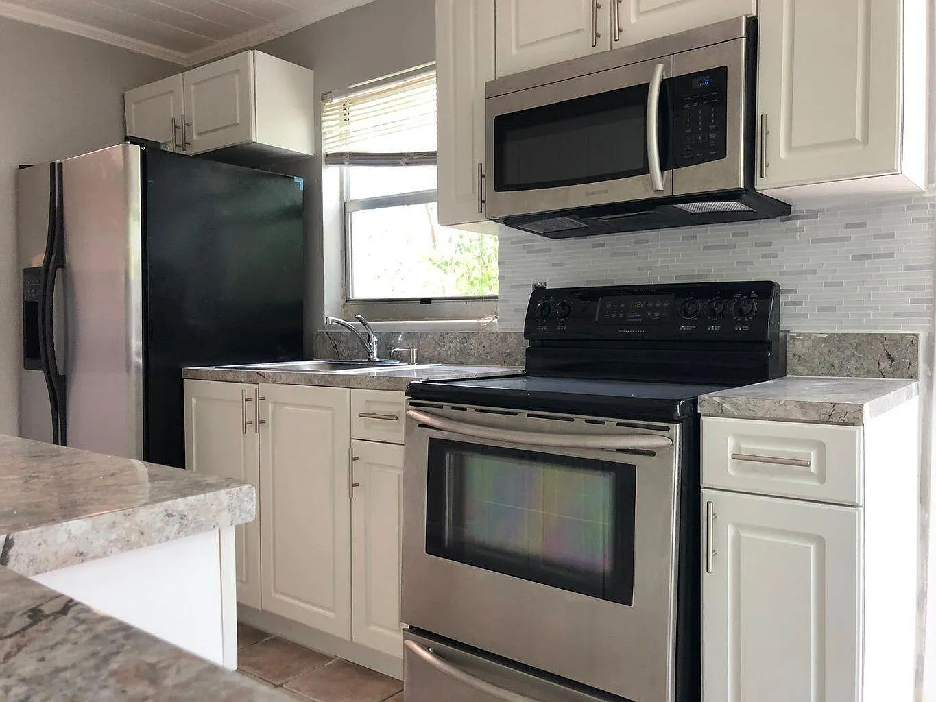 1 bed, 1.0 bath, 1756 sqft, $1,000 — Photo 3