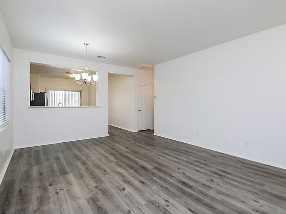 4th image of 2331 W Saint Catherine Ave