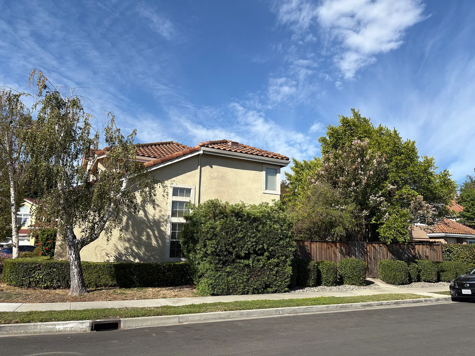3 bed, 2.5 bath, 1630 sqft, $4,700 — Photo 2
