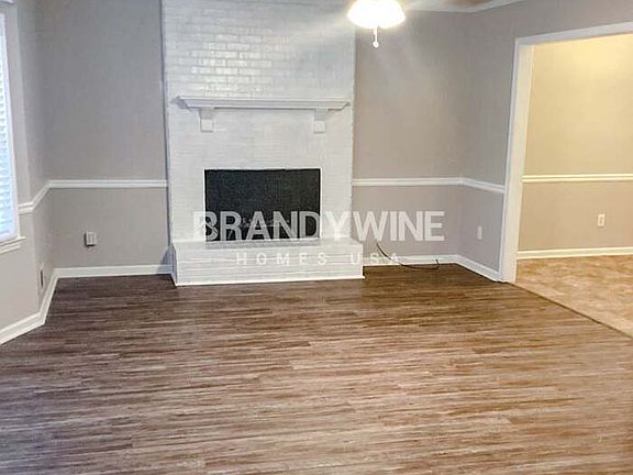 3rd image of 2122 Tiffany Ln