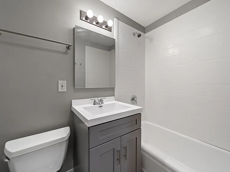 Bella Casa Apartments — Photo 41