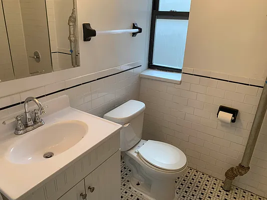 Rented by Tapiro Realty | media 20