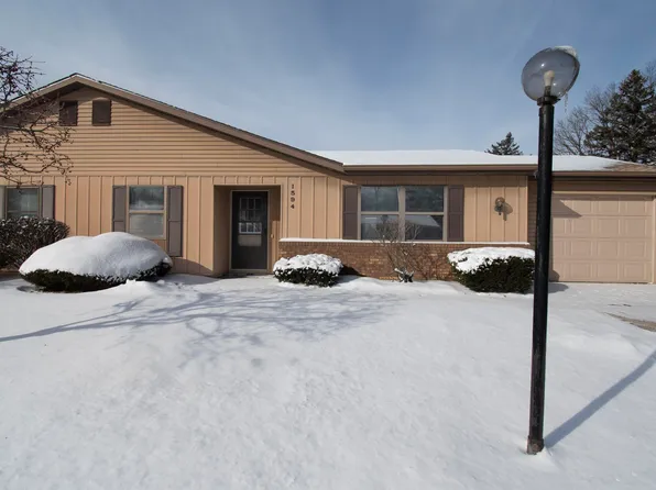 1594 E Kammerer Rd, Kendallville, IN 46755