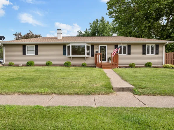 1419 Spruce Hills Dr, Bettendorf, IA 52722