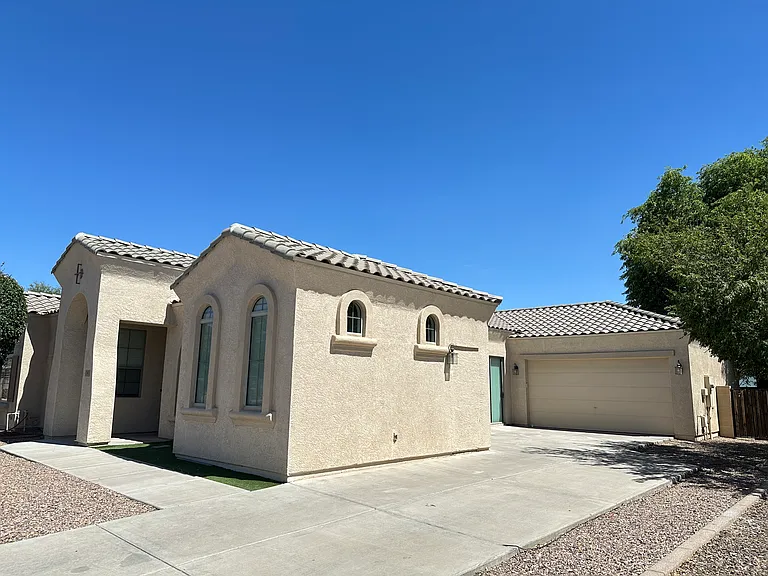 791 E Powell Way — Photo 2
