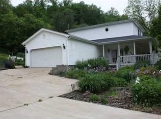 443 Harmons Creek Rd, Poca, WV 25159