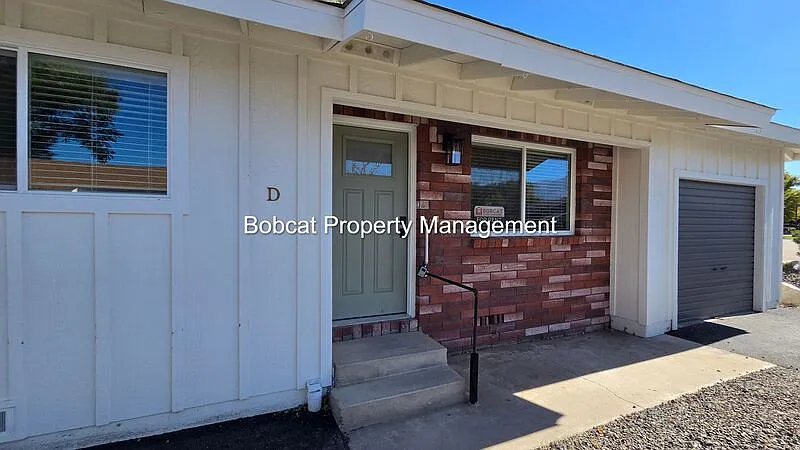 2 bed, 1.0 bath, 932 sqft, $1,820 — Photo 3