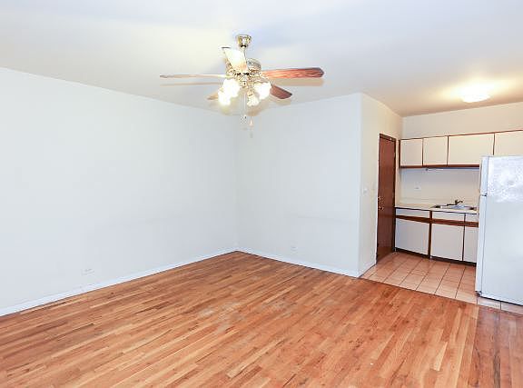 5th image of 817 W Cornelia Ave APT 105