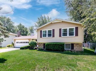 107 Chestnut Hill Ln S, Williamsville, NY 14221