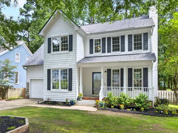 102 Unaka Ct, Cary, NC 27519