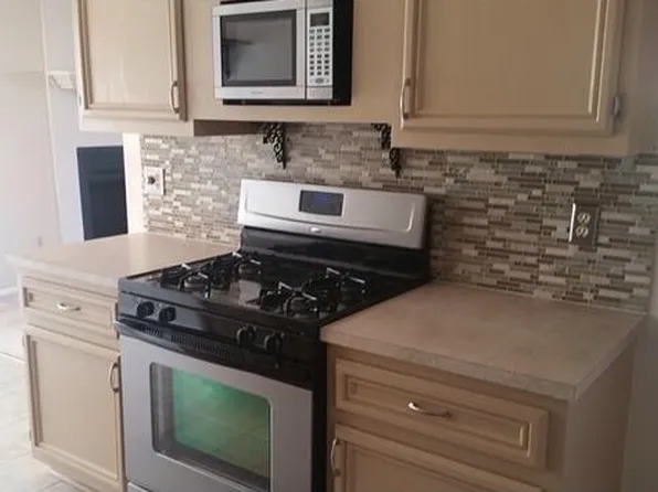 15853 Cambridge Dr, Clinton Township, MI 48038