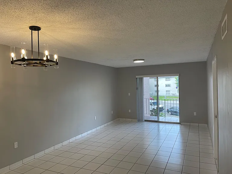 910 SW 105th Ave #100 — Photo 4