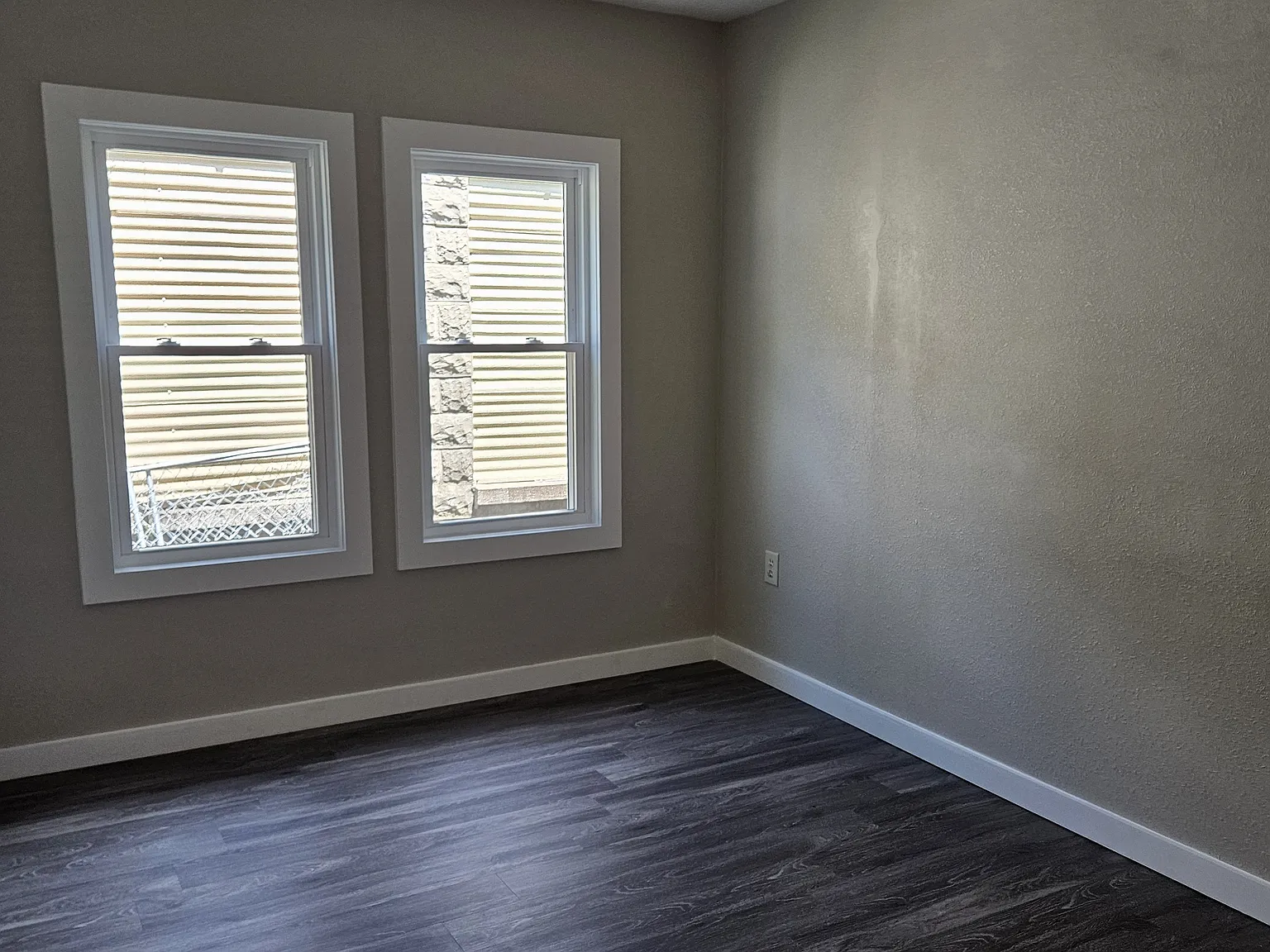 3 bed, 1050 sqft, $1,350 — Photo 2