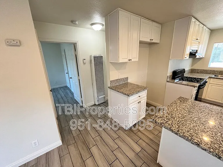 848 W 29th St — Photo 14