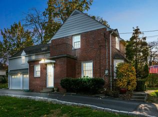 15 Hillside Rd, Wayne, PA 19087