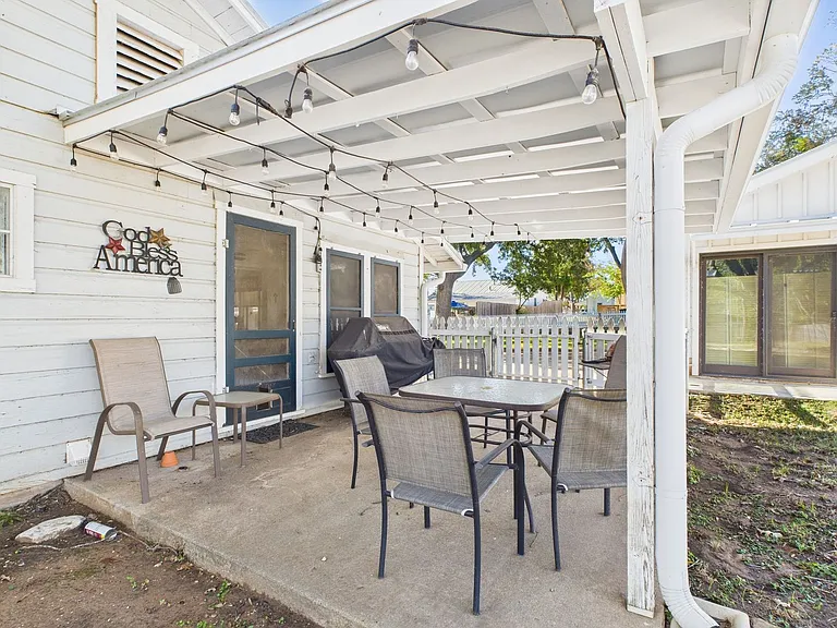 206 N Edison St — Photo 40