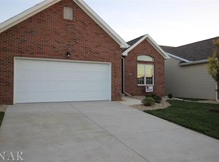 27 Crista Ann Ct, Bloomington, IL 61704