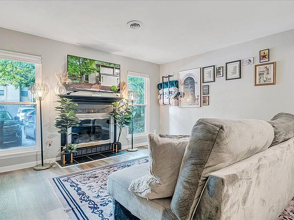 5th image of 7027 Oak Ct