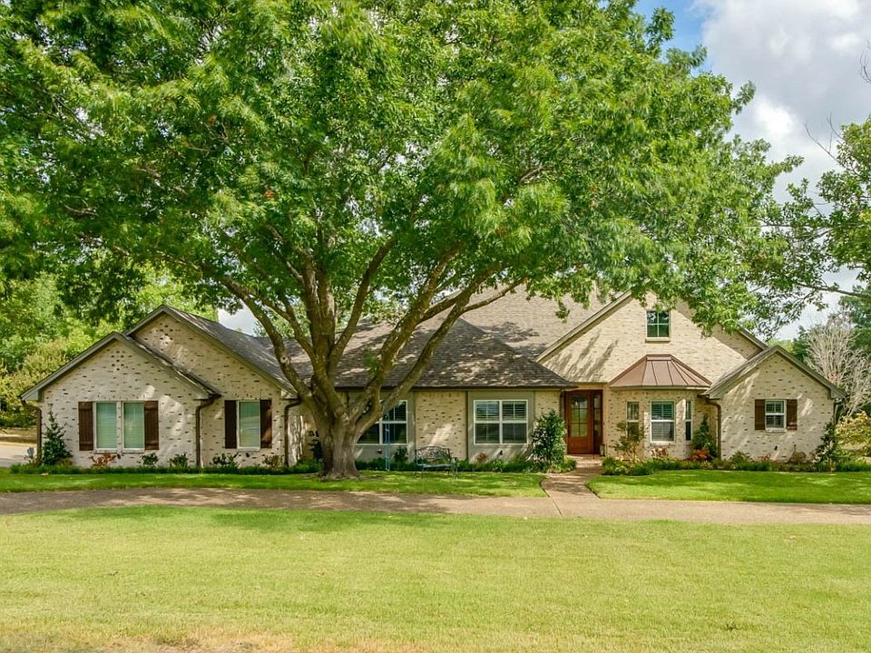 1st image of 1001 Pecan Dr