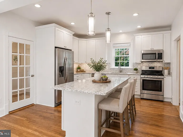 4226 Ellicott St NW — Photo 8