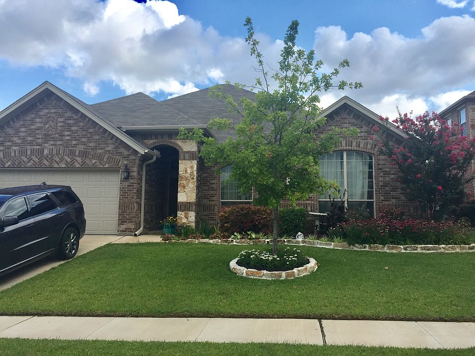 2nd image of 940 Mimosa Ct