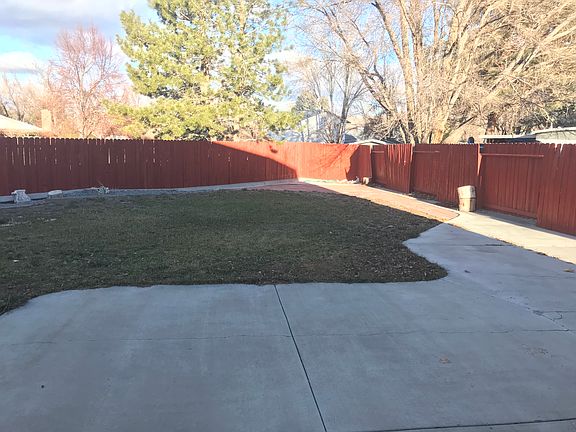 Flesh paint on fence