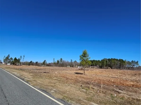 8 Clark Rd, Maxton, NC 28364