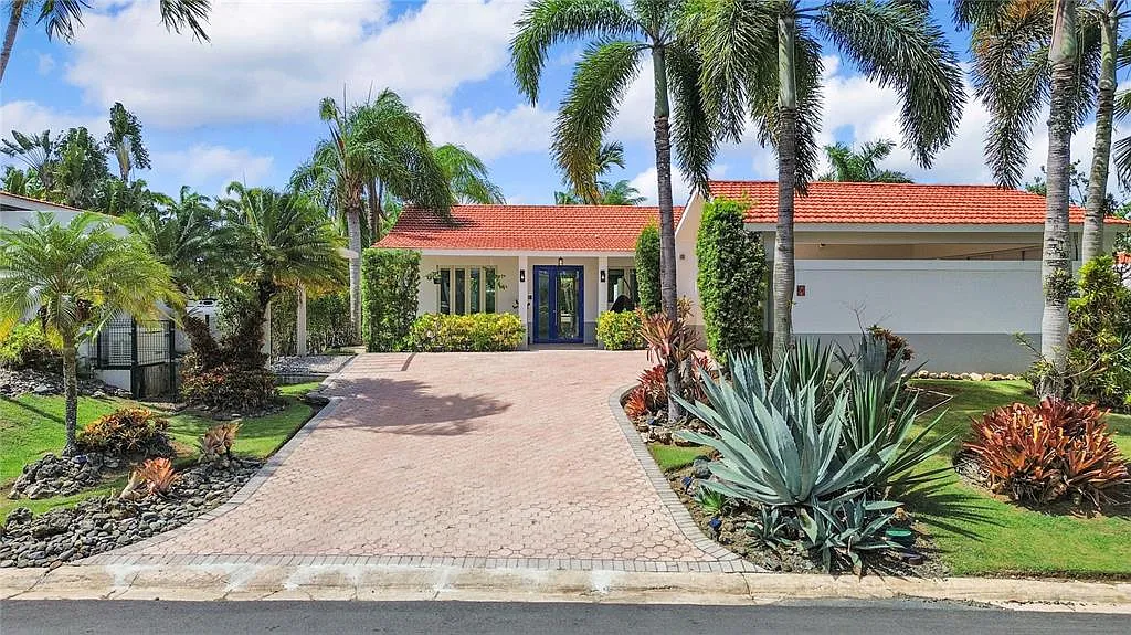 3 bed, 3.5 bath, 2500 sqft, $10,000 — Photo 1