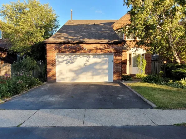 32 Torrance Woods, Brampton, ON L6Y 2T2
