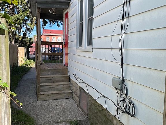 2nd image of 733 Crescent St NE #2