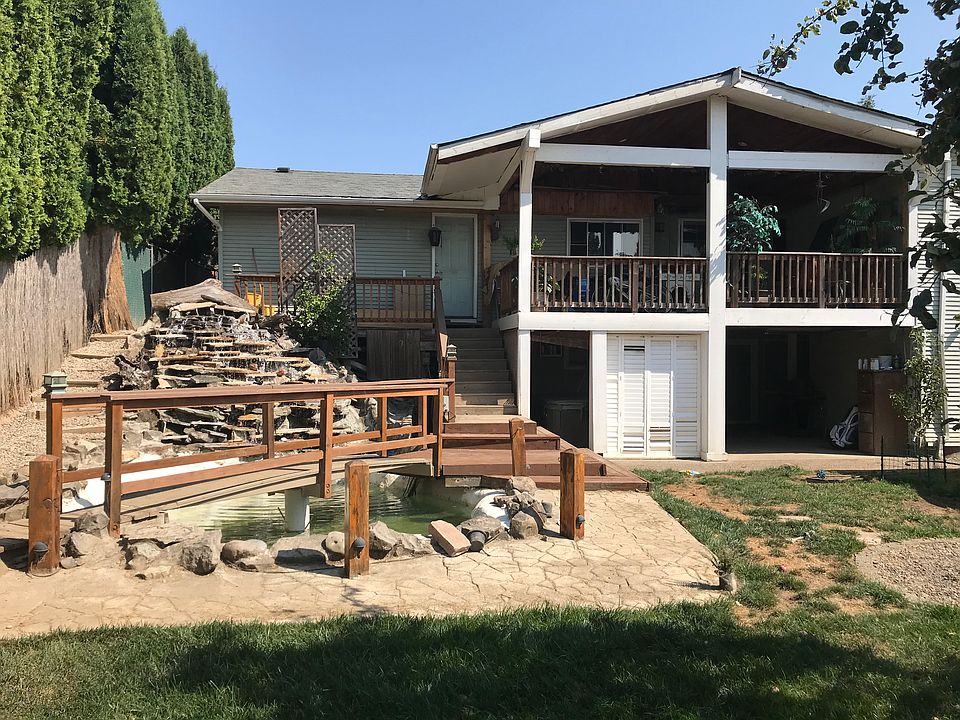1st image of 697 Meadowlawn Dr SE